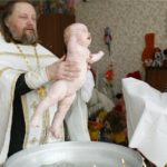 Кто может быть крестными родителями у ребенка